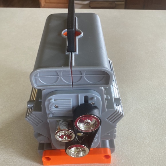 1999 Mattel Hot Wheels V-8 Engine Sto & Go 24 car carrying case with handle - Picture 3 of 10